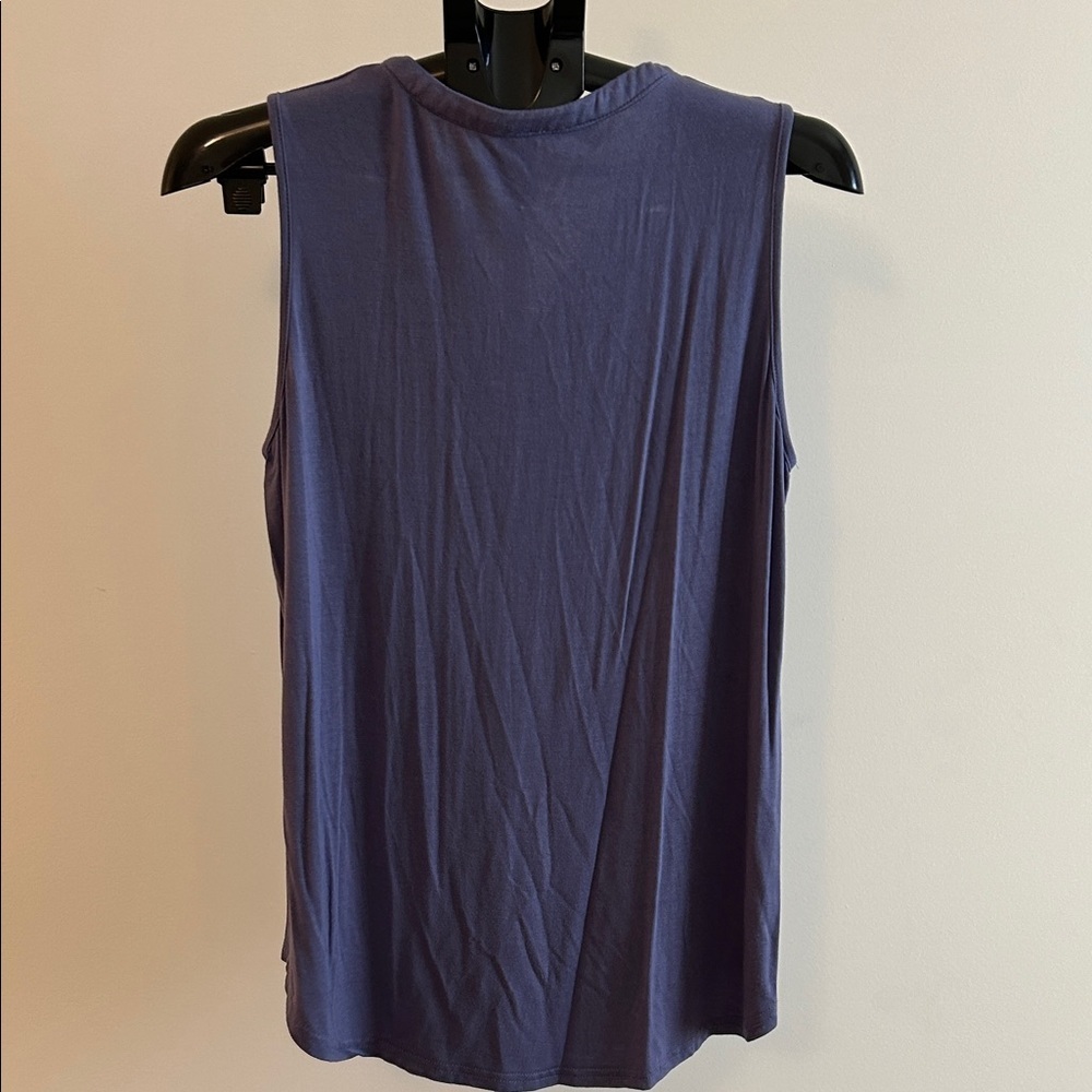 Chic Sleeveless V-Neck Tank Top in Purple - Picture 4 of 4